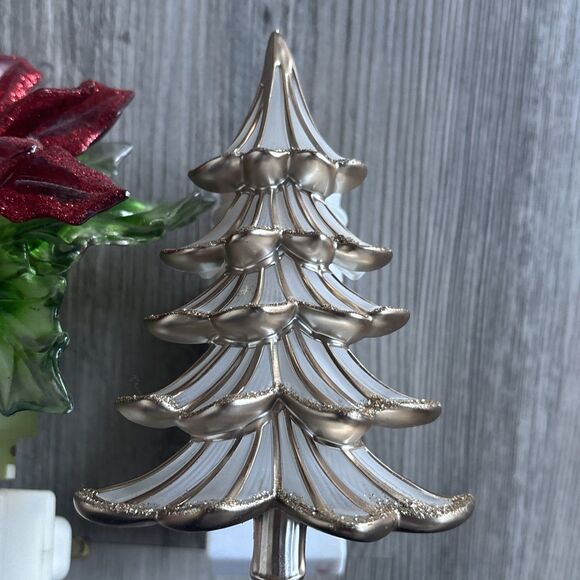 Bath And Body Works Wallflower Christmas Plug In Set (2). Poinsettia And Tree - Picture 2 of 7